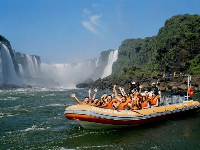 Veículo elétrico na selva